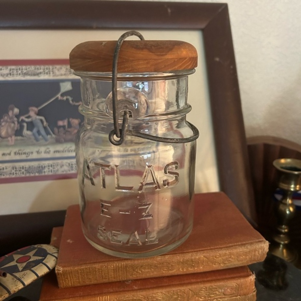 Atlas EZ seal glass jar with wooden top vintage